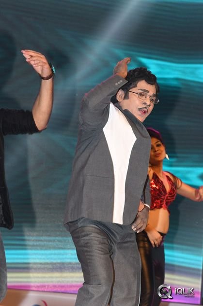 Aatadukundam-Raa-Movie-Audio-Function